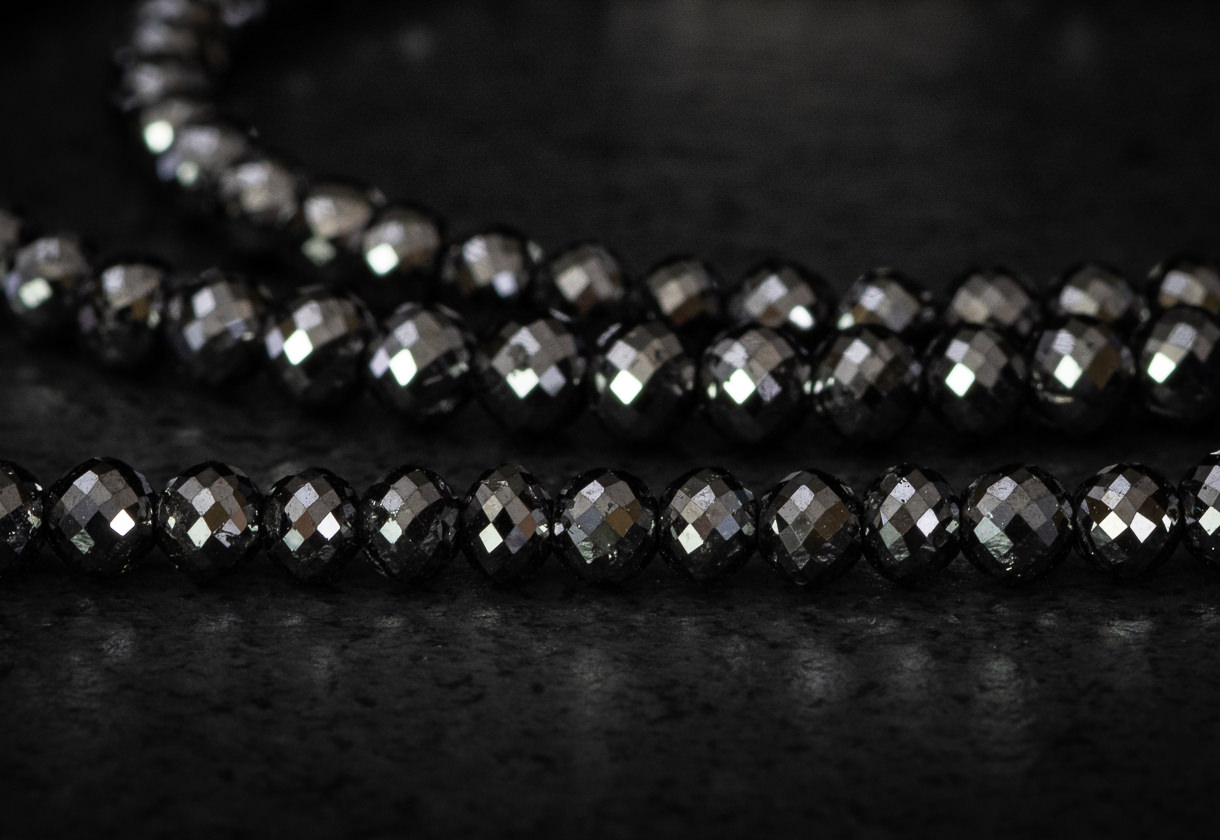 Diamant-Collier-Schwarz-Schweizer-Edelsteine CloseUp