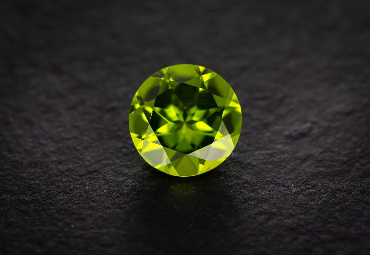 Peridot, 4.66ct 11 mm