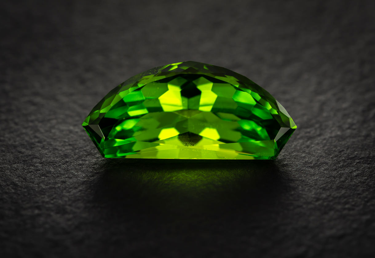 Peridot, 13.36ct 23.6 x 10.8 mm